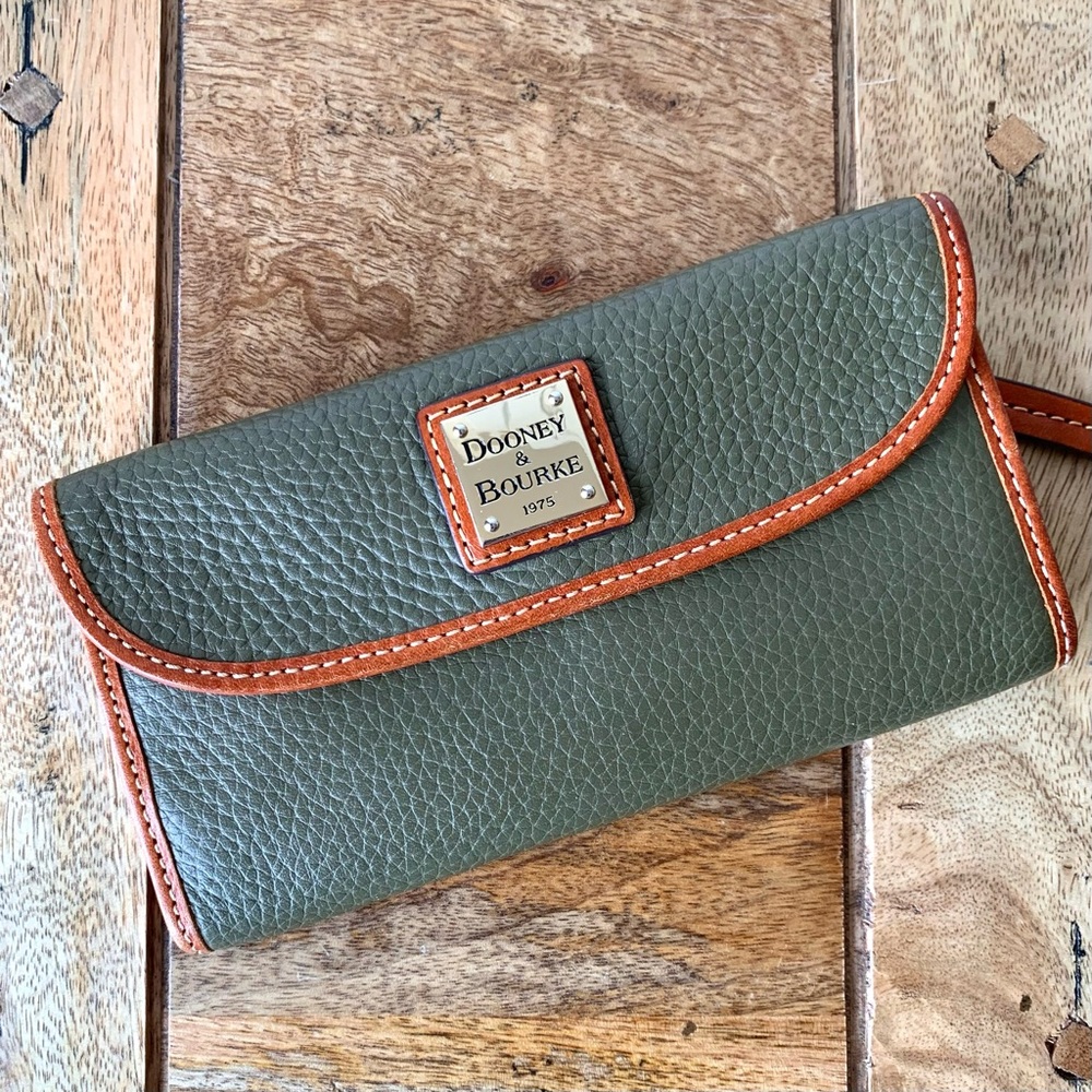 Dooney & Bourke Continental Clutch Wallet